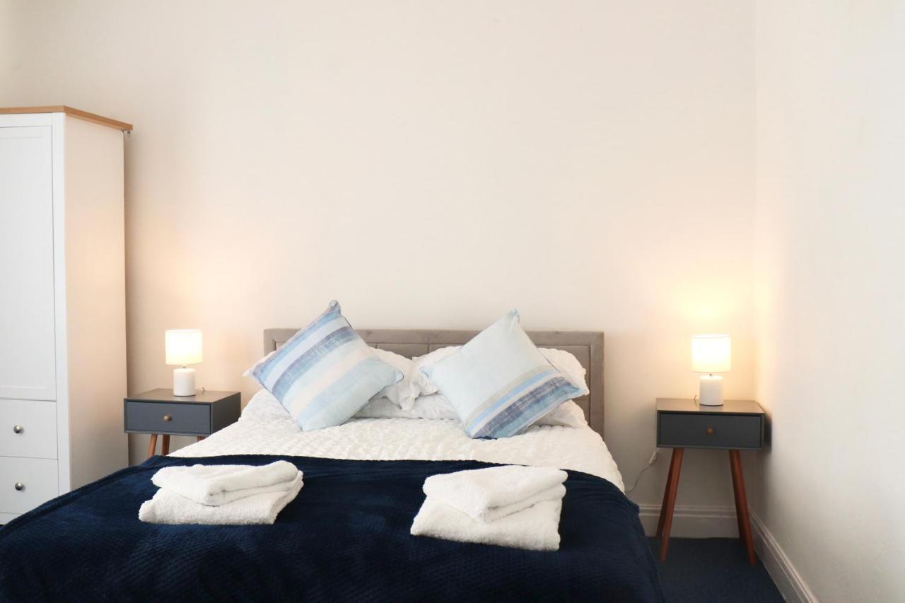 Spacious & Comfortable 3 Bedroom House - Free Wifi & Free Parking Leeds (West Yorkshire)