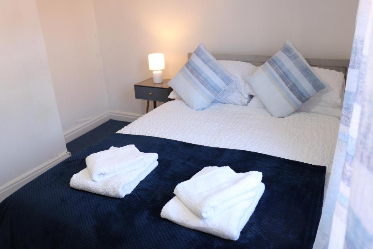 Apartment Spacious & Comfortable 3 Bedroom House - Free Wifi & Free Parking *