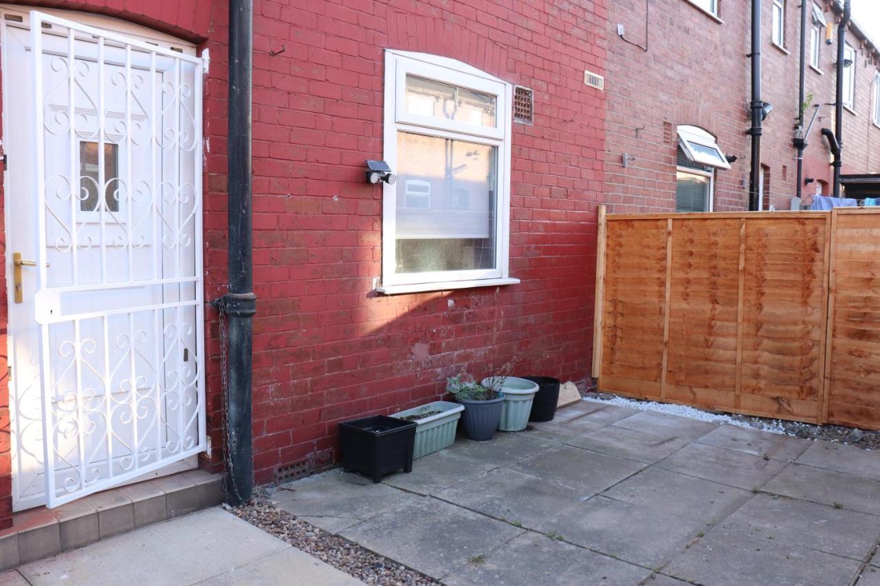 Apartment Spacious & Comfortable 3 Bedroom House - Free Wifi & Free Parking *