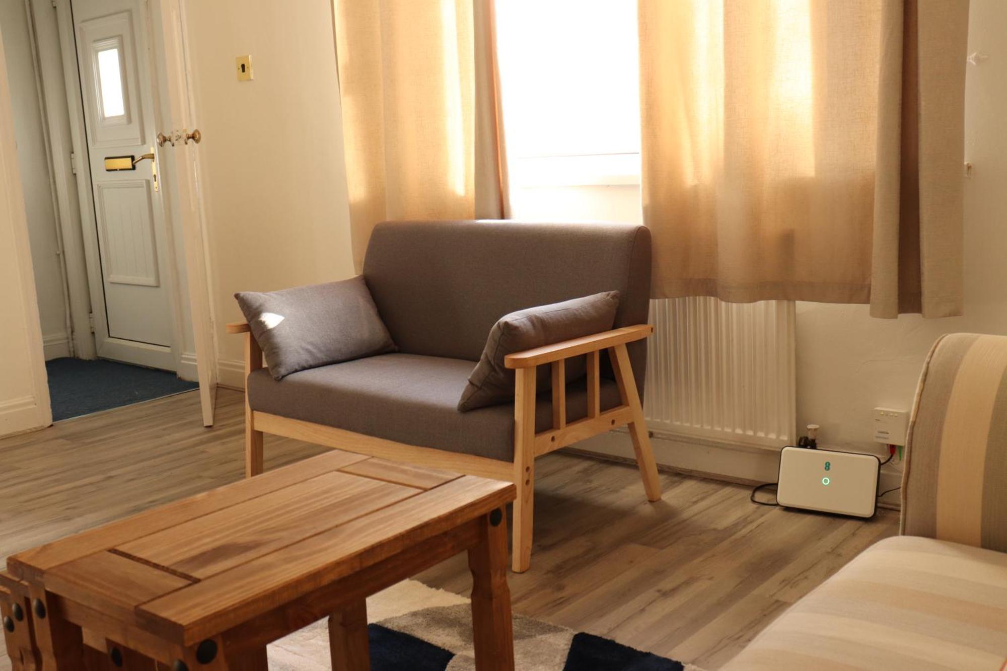 Spacious & Comfortable 3 Bedroom House - Free Wifi & Free Parking Apartment *
