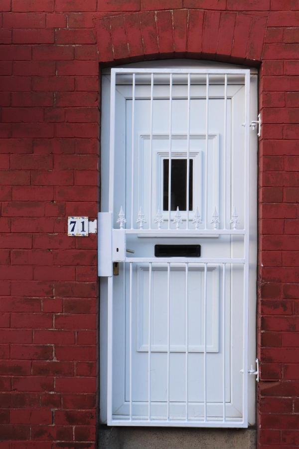 Spacious & Comfortable 3 Bedroom House - Free Wifi & Free Parking *