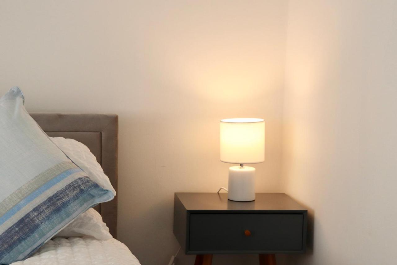 Spacious & Comfortable 3 Bedroom House - Free Wifi & Free Parking