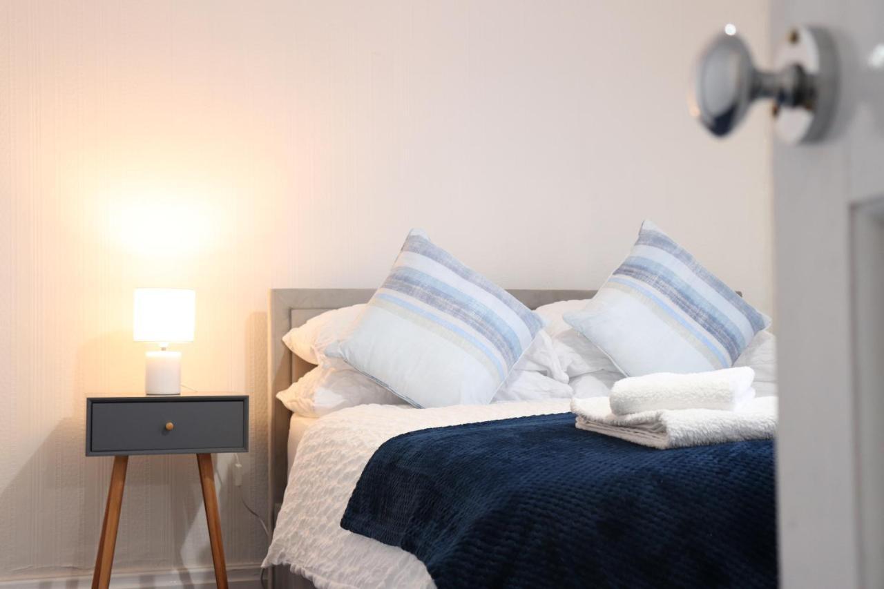 Spacious & Comfortable 3 Bedroom House - Free Wifi & Free Parking
