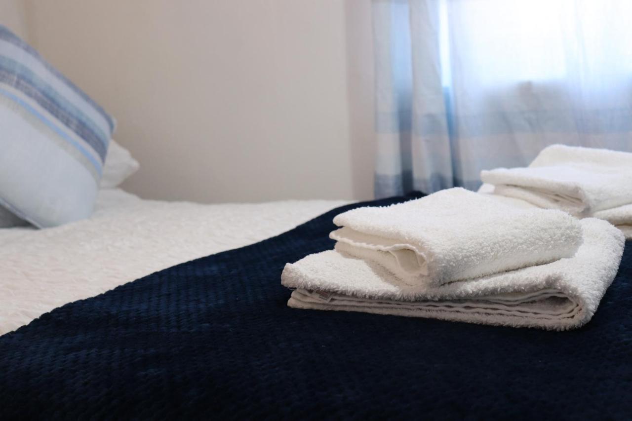Spacious & Comfortable 3 Bedroom House - Free Wifi & Free Parking *
