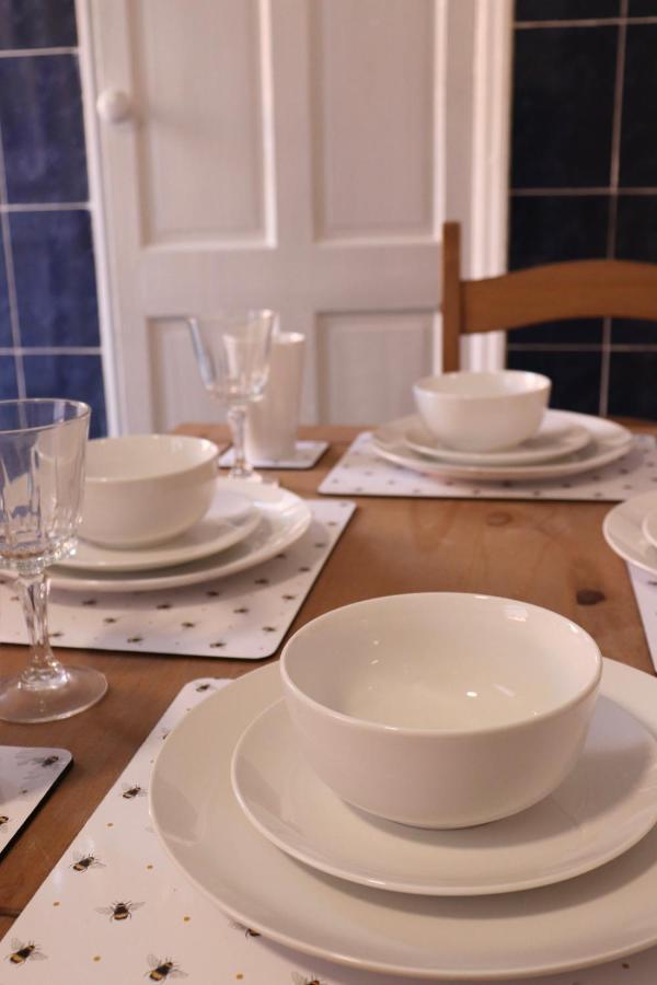 Spacious & Comfortable 3 Bedroom House - Free Wifi & Free Parking Apartment
