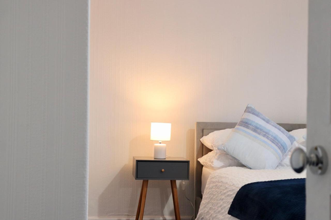 Spacious & Comfortable 3 Bedroom House - Free Wifi & Free Parking Apartment Leeds (West Yorkshire)