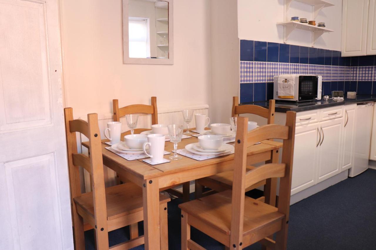Spacious & Comfortable 3 Bedroom House - Free Wifi & Free Parking Apartment *