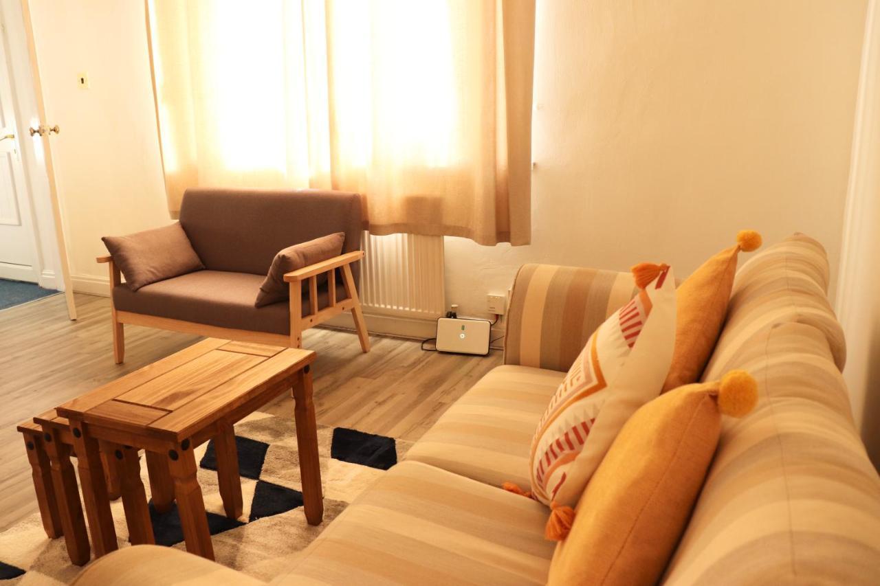 Apartment Spacious & Comfortable 3 Bedroom House - Free Wifi & Free Parking Leeds (West Yorkshire)