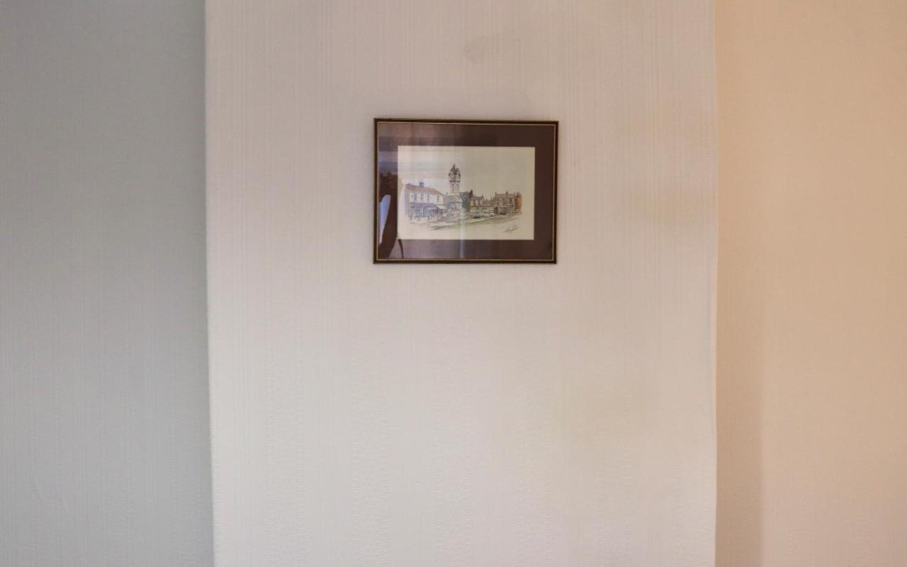 Spacious & Comfortable 3 Bedroom House - Free Wifi & Free Parking Apartment *