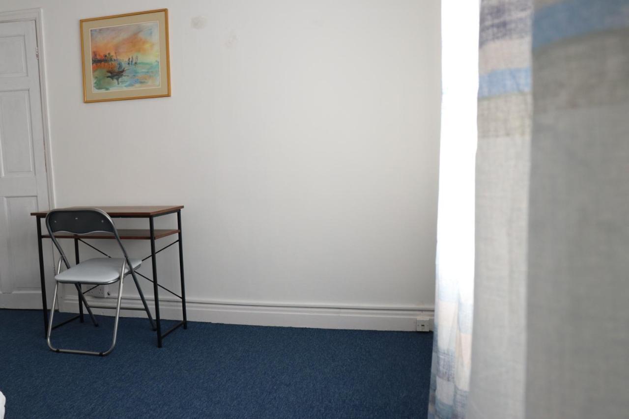 Spacious & Comfortable 3 Bedroom House - Free Wifi & Free Parking Apartment *