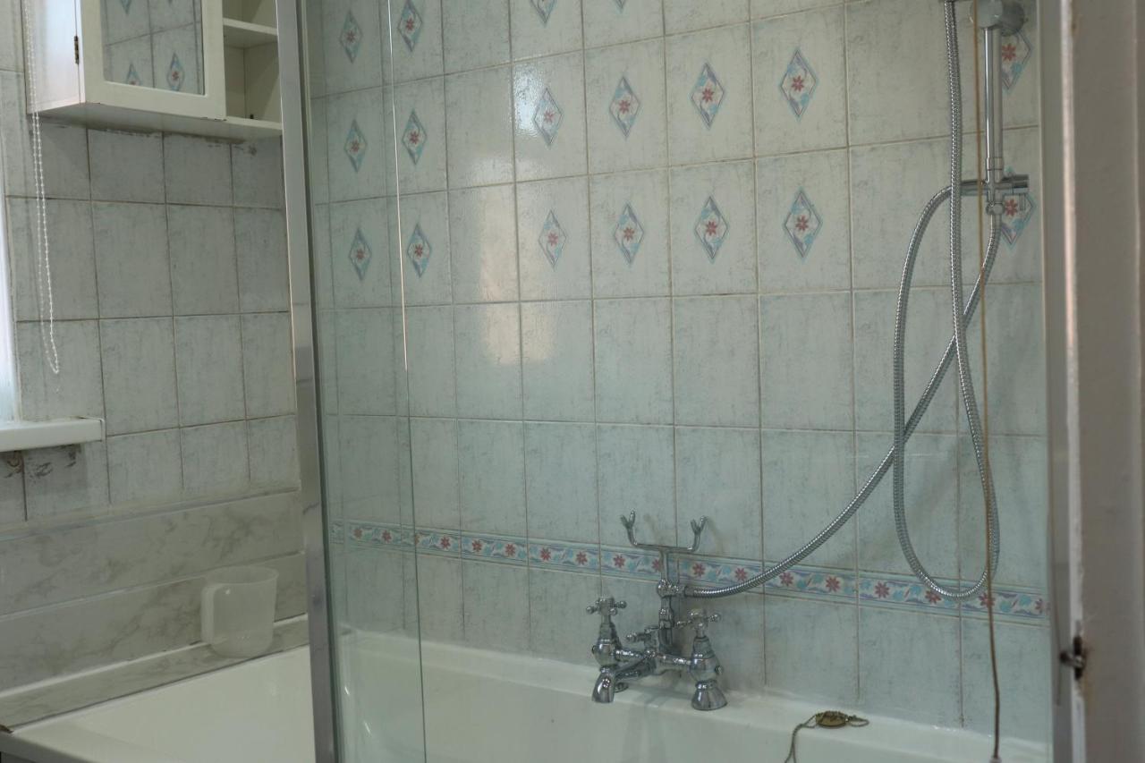 Spacious & Comfortable 3 Bedroom House - Free Wifi & Free Parking Apartment