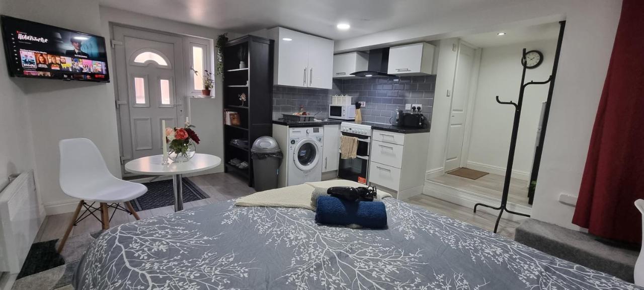 Charming, Cosy Hideaway With Free Wifi, Parking Apartment