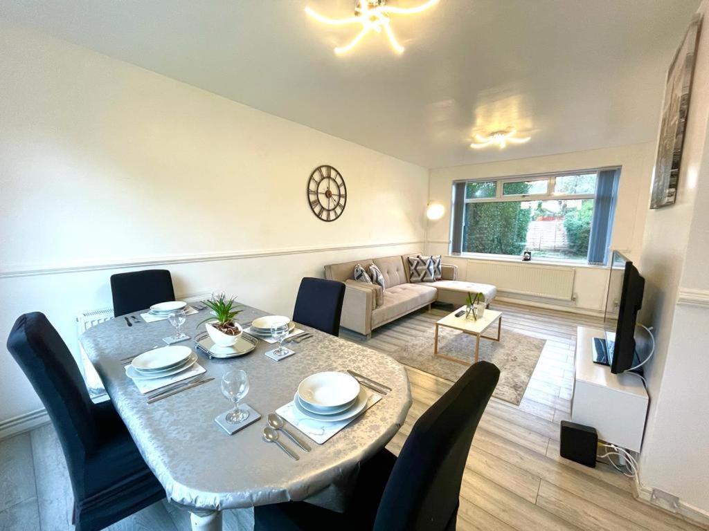 In Leeds Holiday home