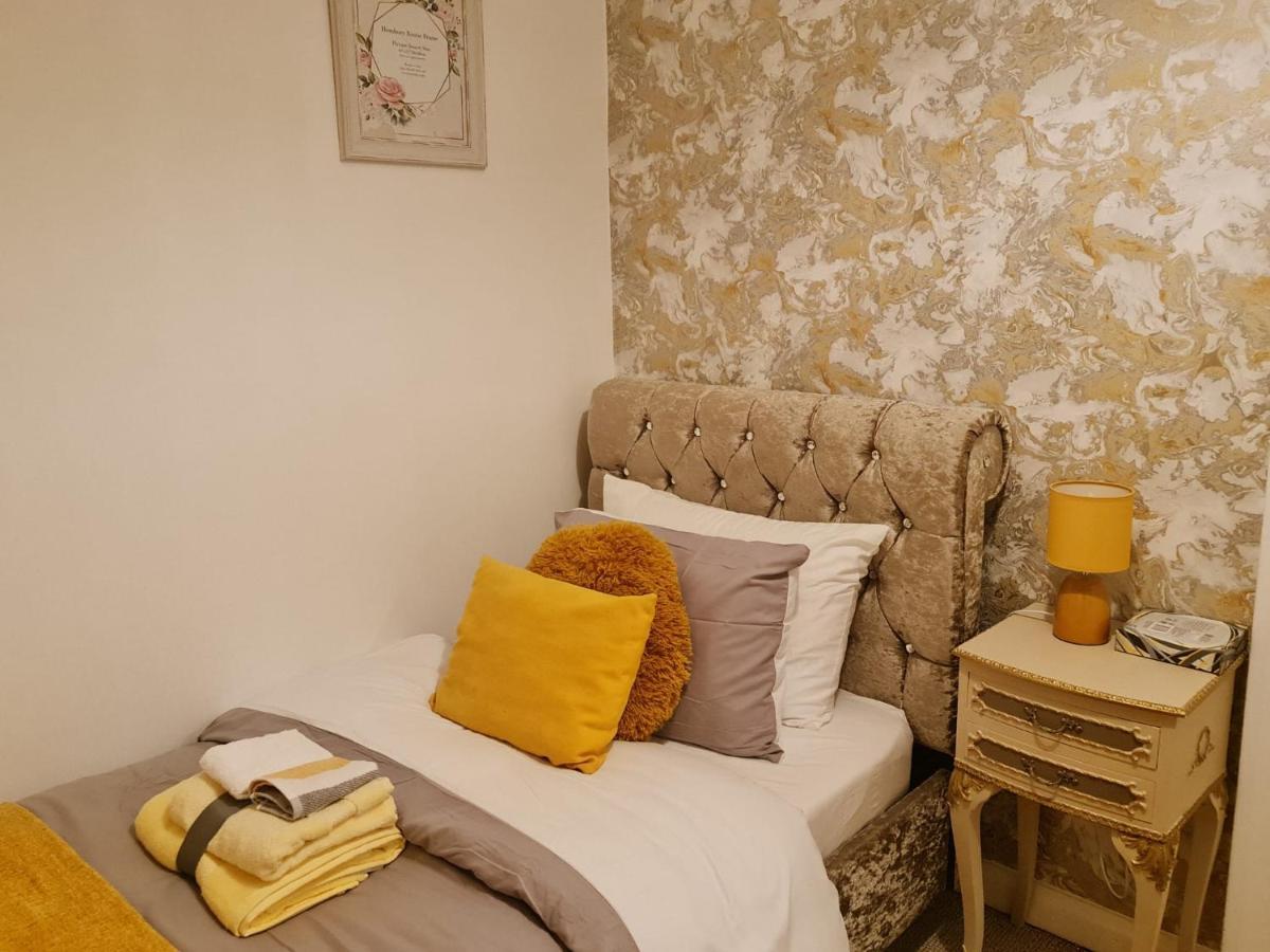 Immaculate 3-bed House In Middleton Holiday home