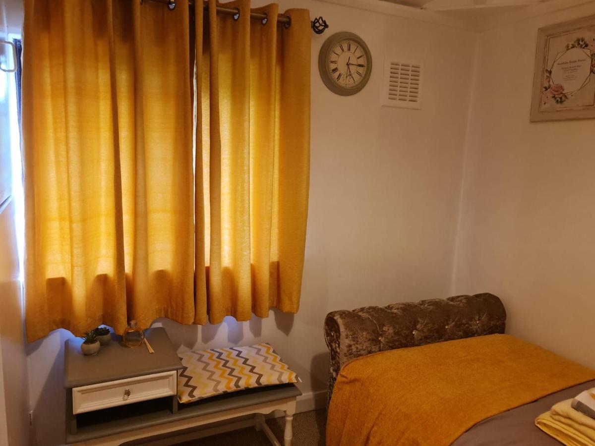 Holiday home Immaculate 3-bed House In Middleton
