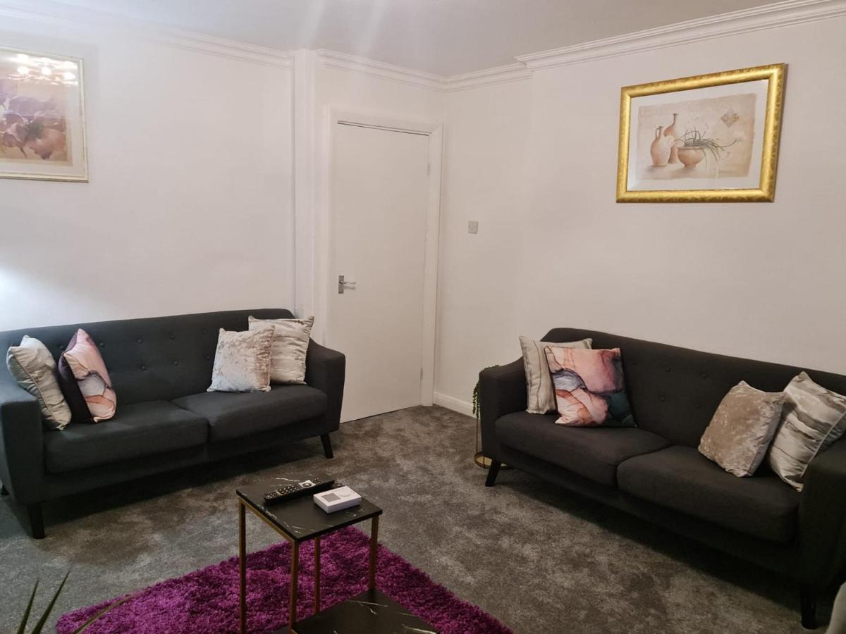 Immaculate 3-bed House In Middleton *