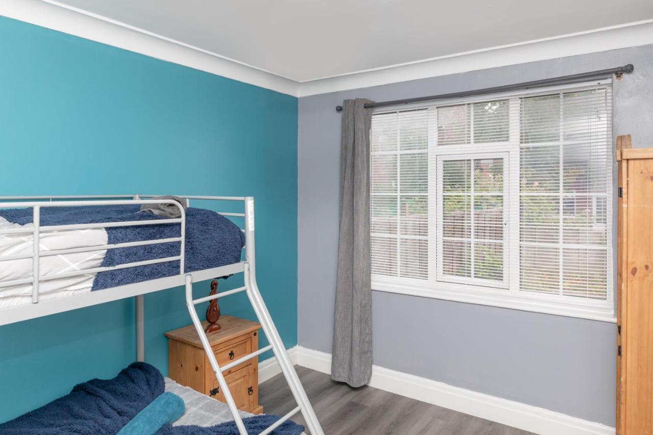 Leeds Centre Spacious House Free Parking And Wi-fi Apartment