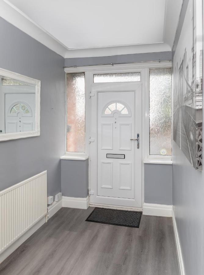 Leeds Centre Spacious House Free Parking And Wi-fi