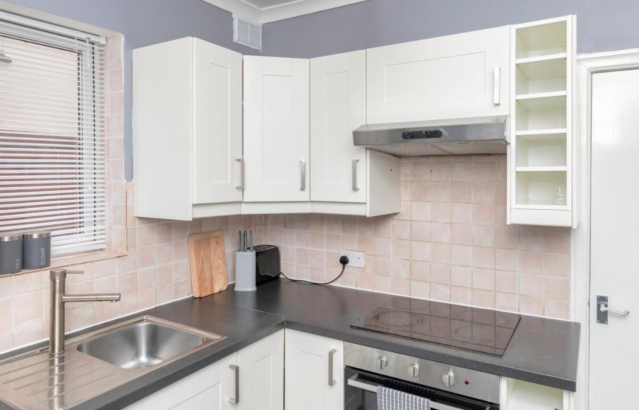 Leeds Centre Spacious House Free Parking And Wi-fi Apartment *