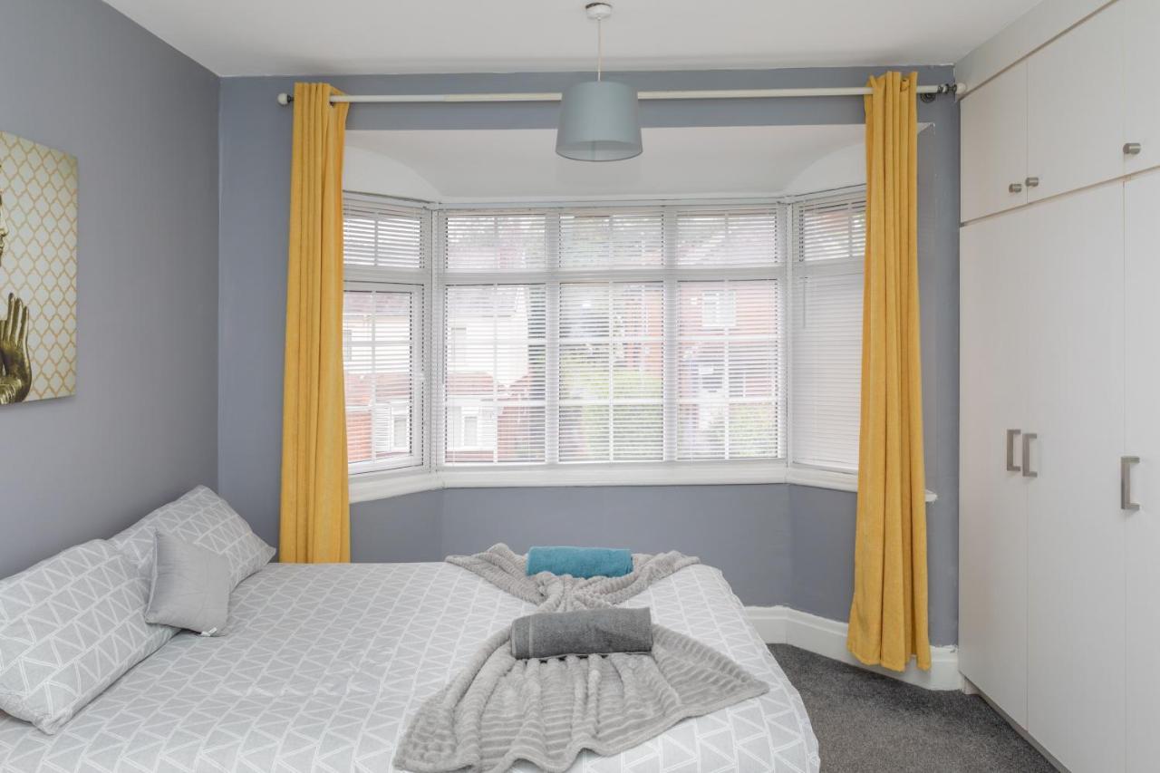 Leeds Centre Spacious House Free Parking And Wi-fi *