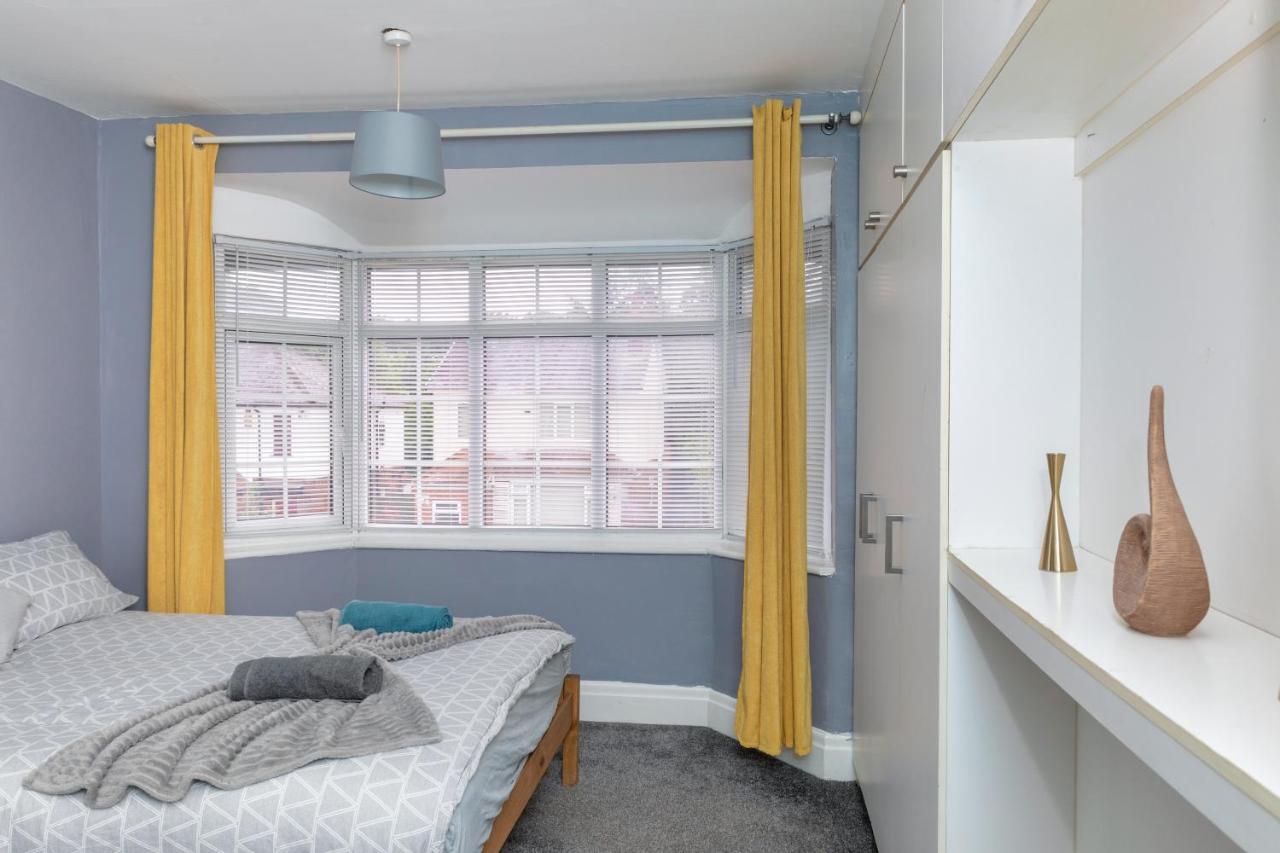 Leeds Centre Spacious House Free Parking And Wi-fi *