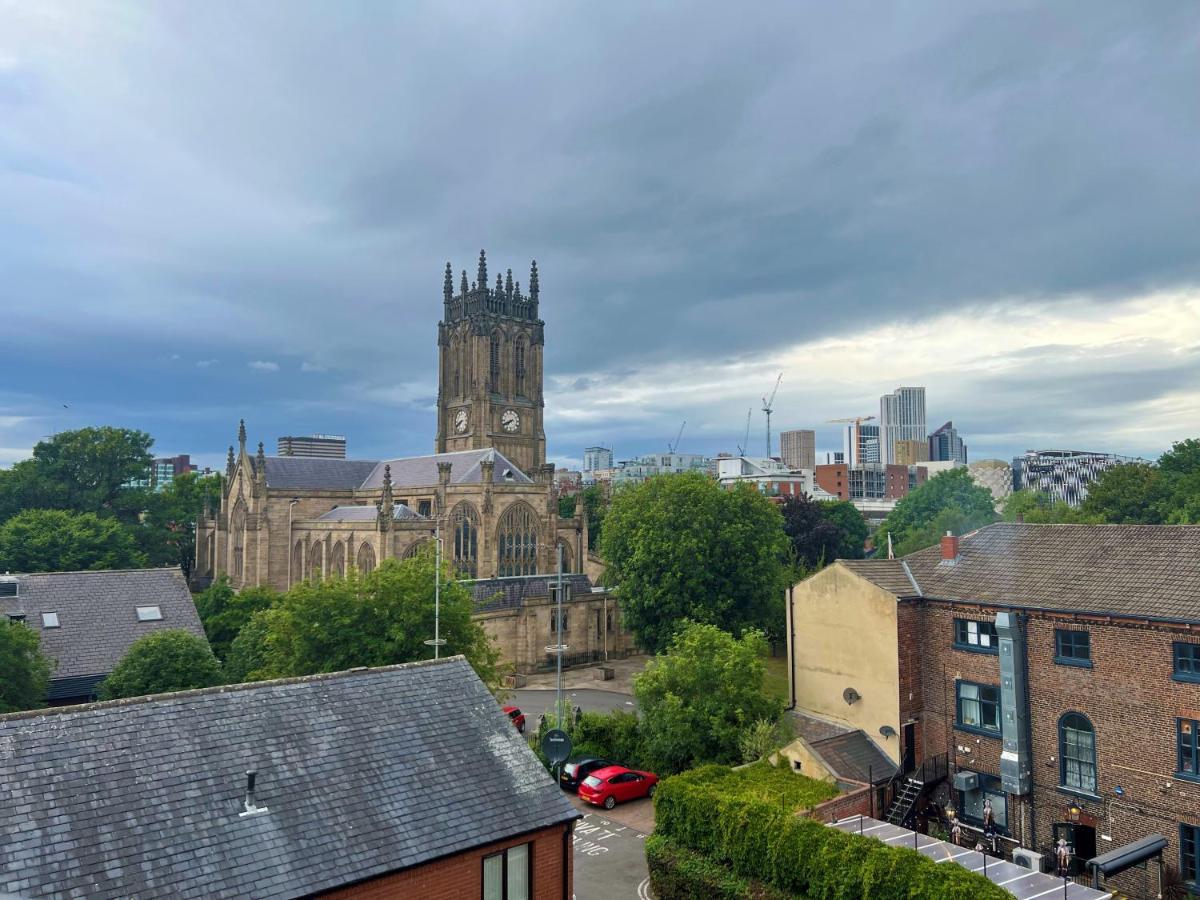 Aire New York Styled Luxury * Leeds (West Yorkshire)