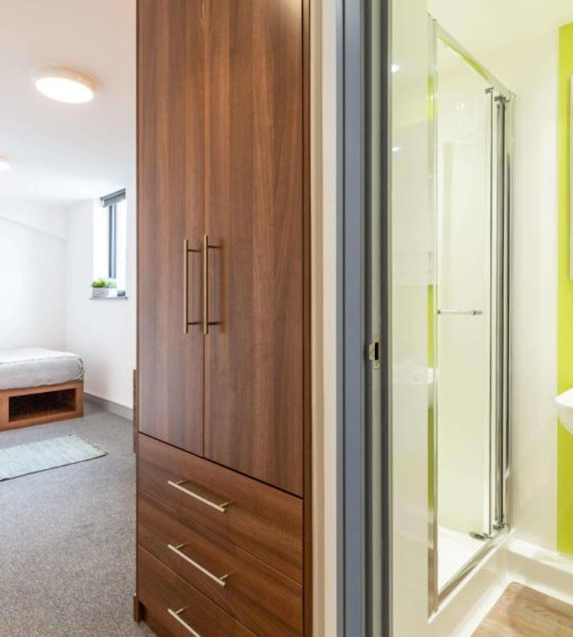 Hostel Vibrant Rooms For Students Only, Leeds - Sk