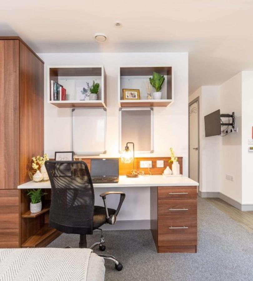 Vibrant Rooms For Students Only, Leeds - Sk Leeds (West Yorkshire)