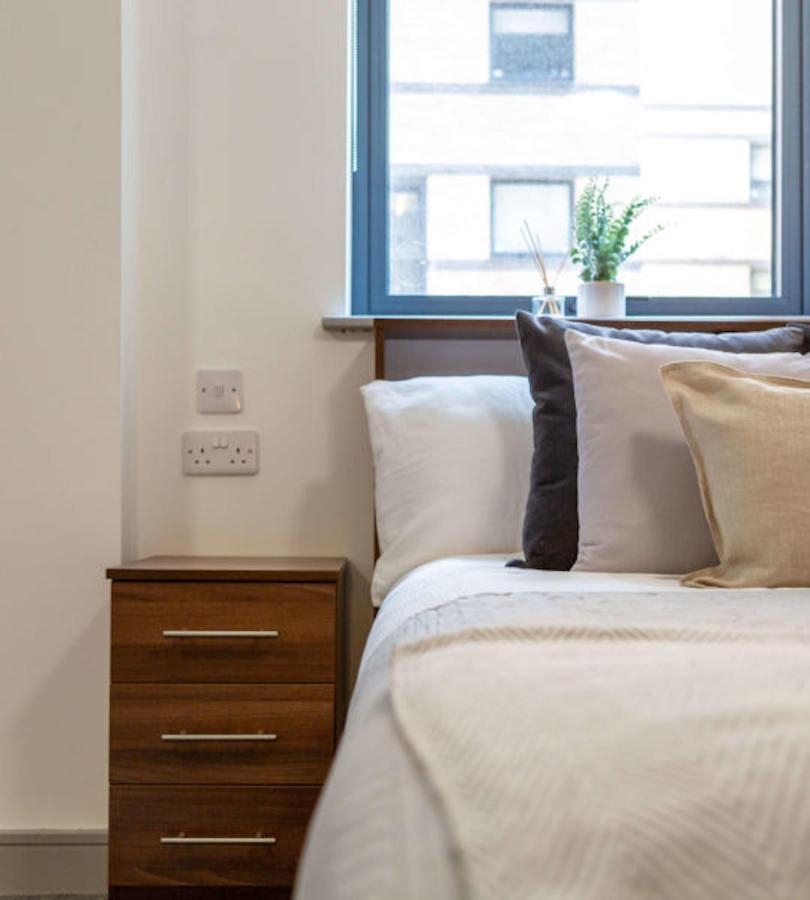 Vibrant Rooms For Students Only, Leeds - Sk