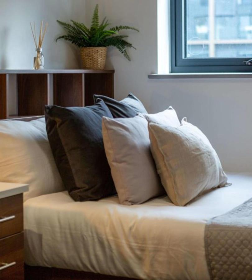 Vibrant Rooms For Students Only, Leeds - Sk Hostel