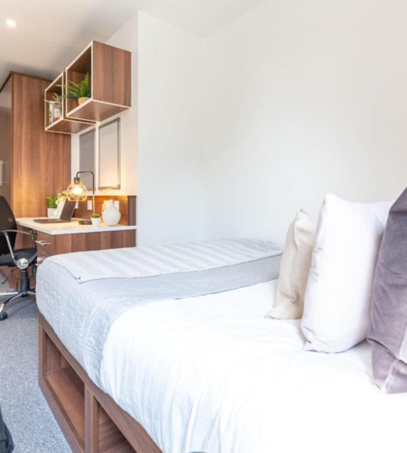 Vibrant Rooms For Students Only, Leeds - Sk Leeds (West Yorkshire)