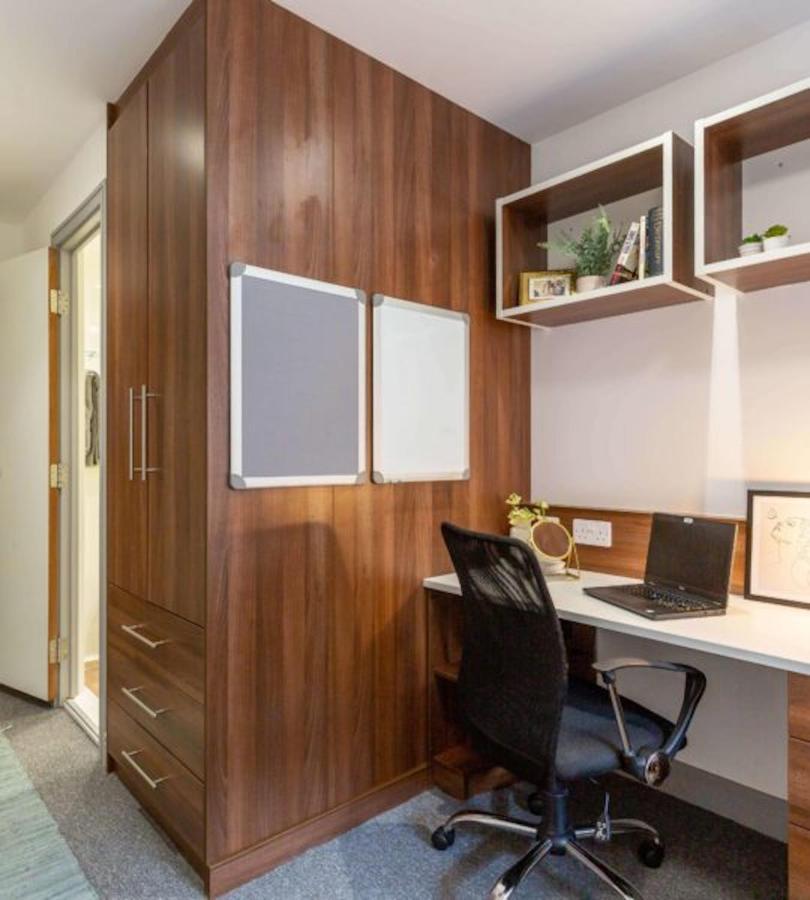 Hostel Vibrant Rooms For Students Only, Leeds - Sk