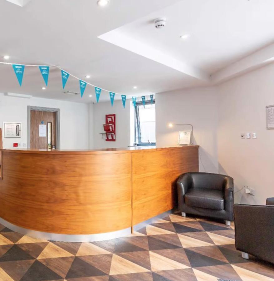 Vibrant Rooms For Students Only, Leeds - Sk Leeds (West Yorkshire)