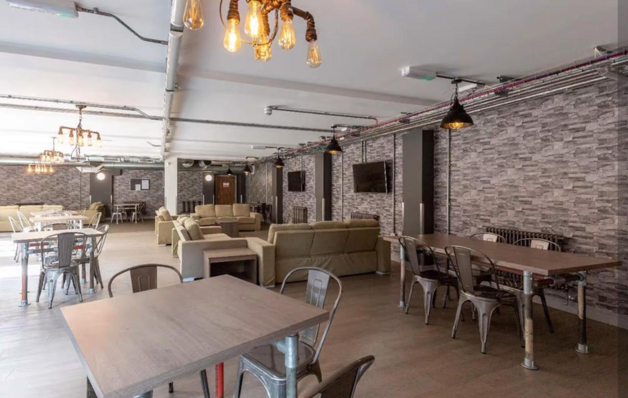 Hostel Vibrant Rooms For Students Only, Leeds - Sk Leeds (West Yorkshire)