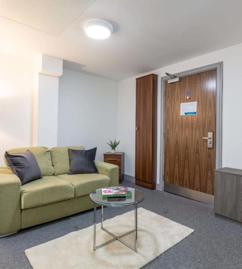 Hostel Vibrant Rooms For Students Only, Leeds - Sk Leeds (West Yorkshire)