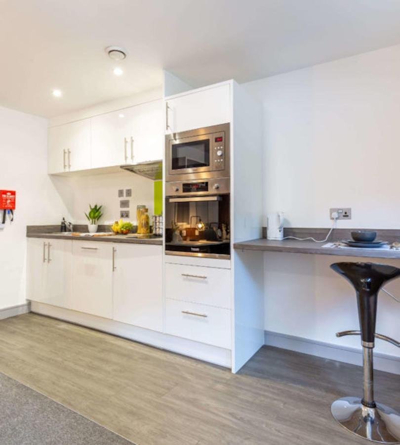 Hostel Vibrant Rooms For Students Only, Leeds - Sk