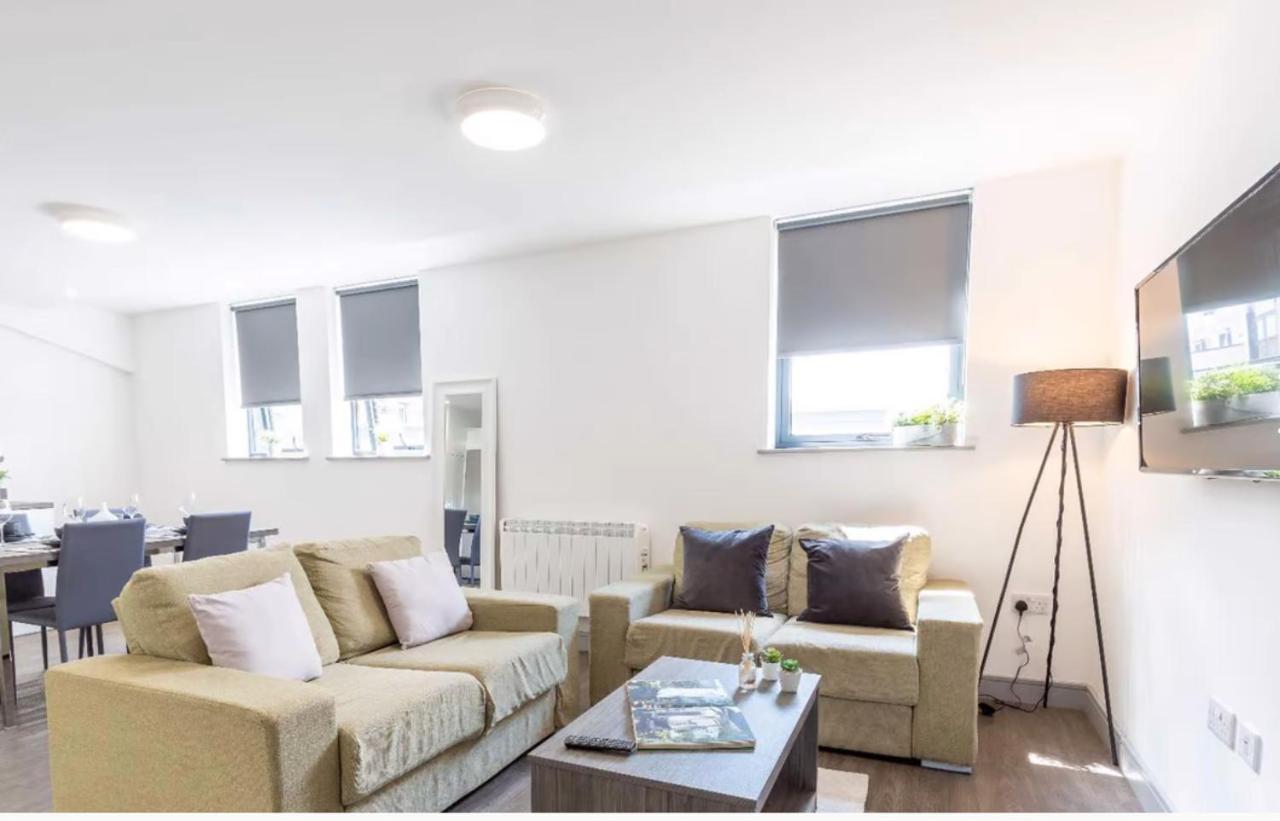 Vibrant Rooms For Students Only, Leeds - Sk *