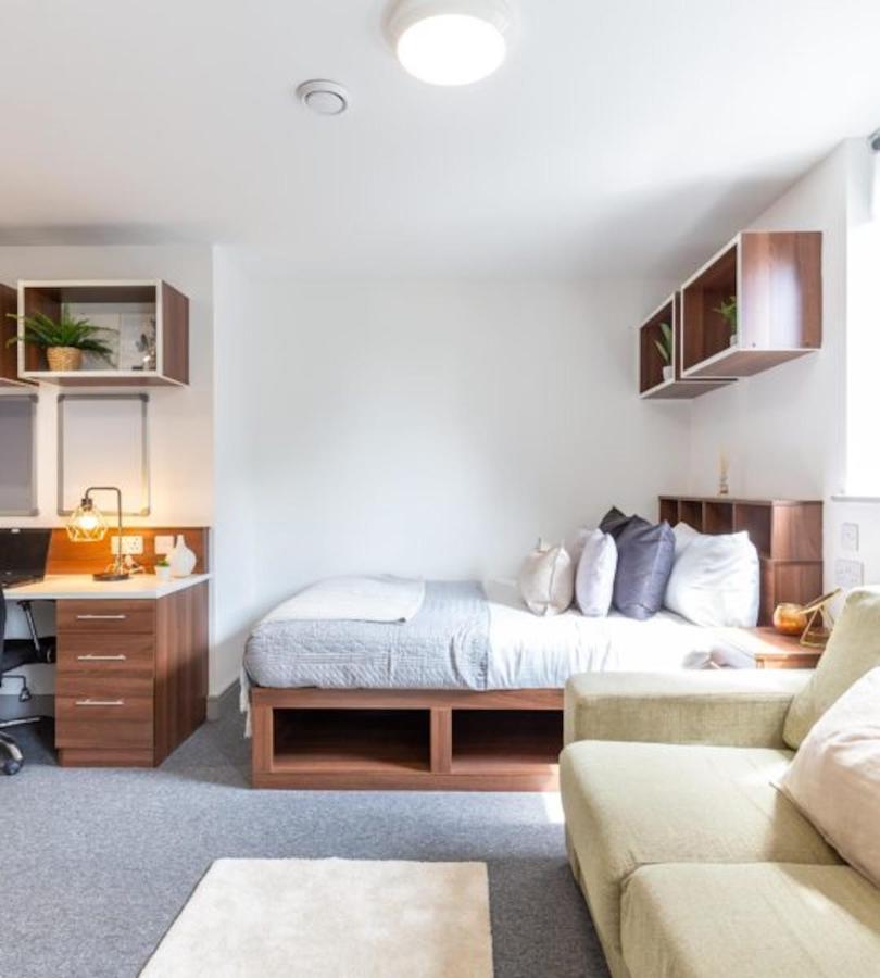 Vibrant Rooms For Students Only, Leeds - Sk Hostel