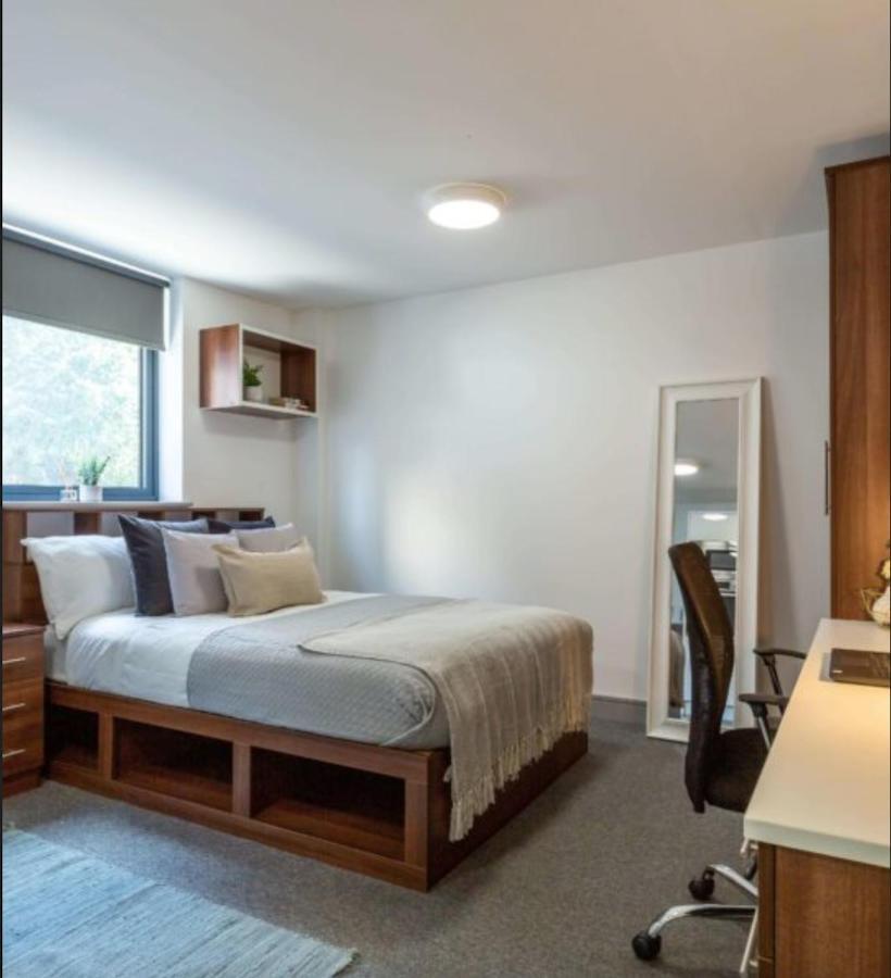 Vibrant Rooms For Students Only, Leeds - Sk *