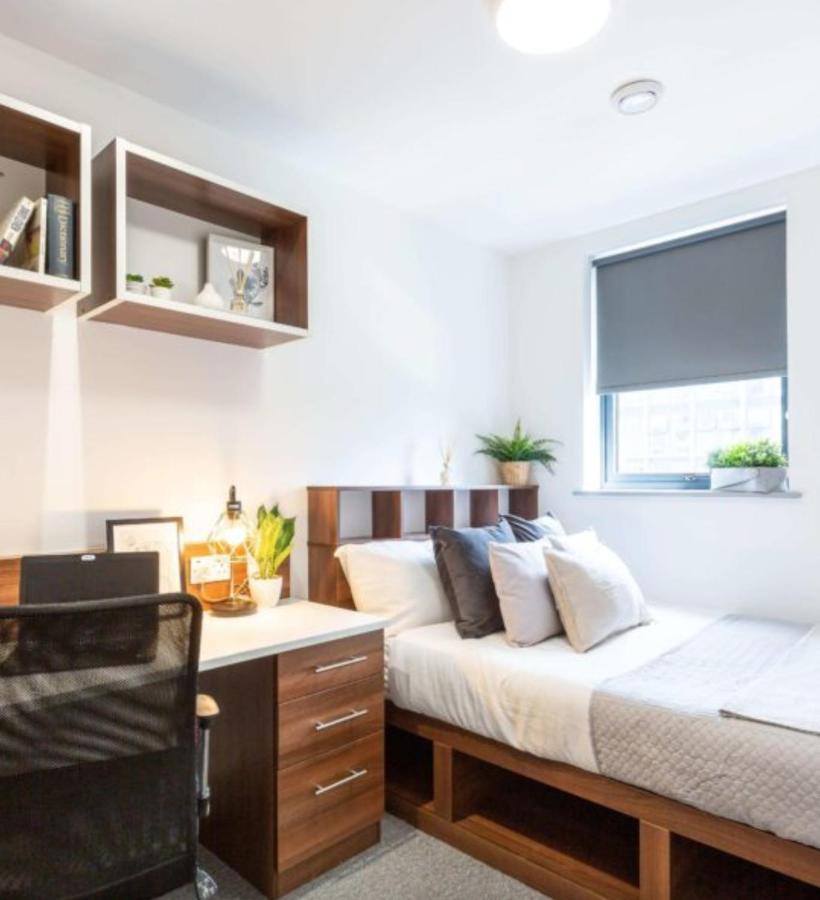 Vibrant Rooms For Students Only, Leeds - Sk Hostel