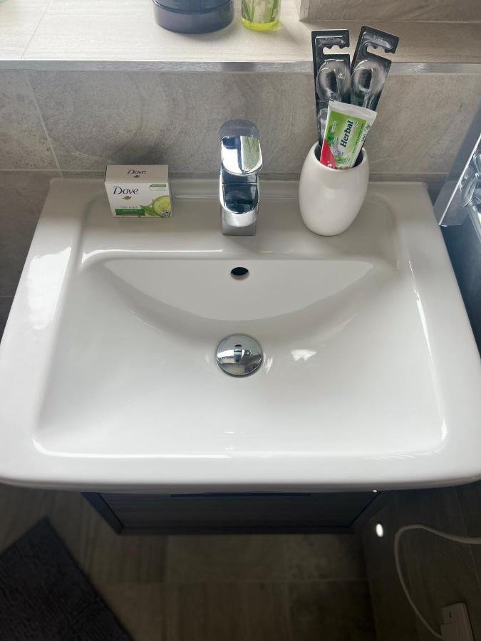 Lovely 2 Bed In Leeds Centre Apartment *