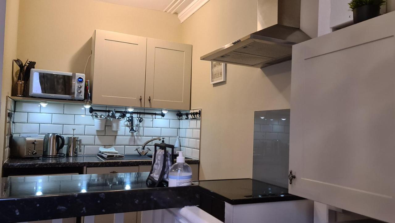 Stylish 2 Bedroom Apartment, Centre + Free Parking Apartment