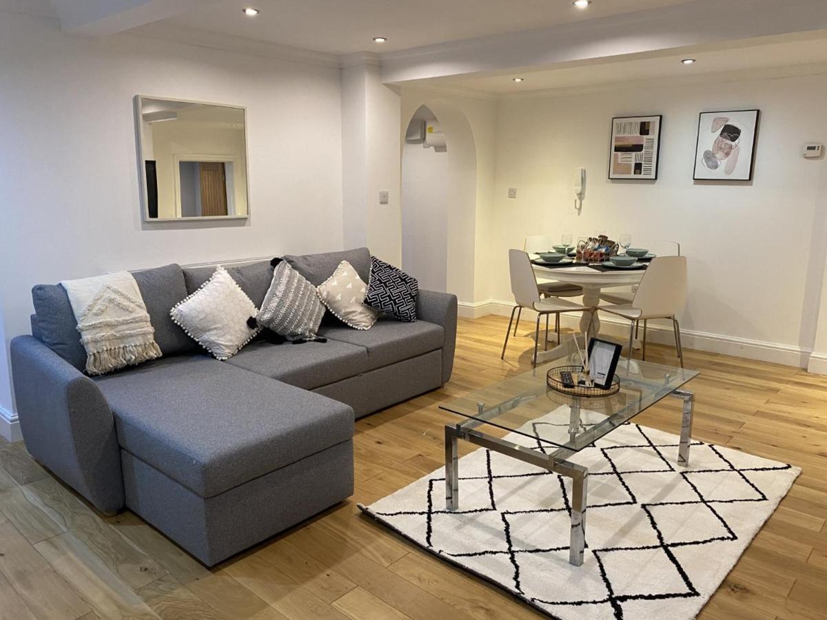 Modern & Spacious Leeds City Centre With Parking - Sleeps 5 Apartment Leeds (West Yorkshire)