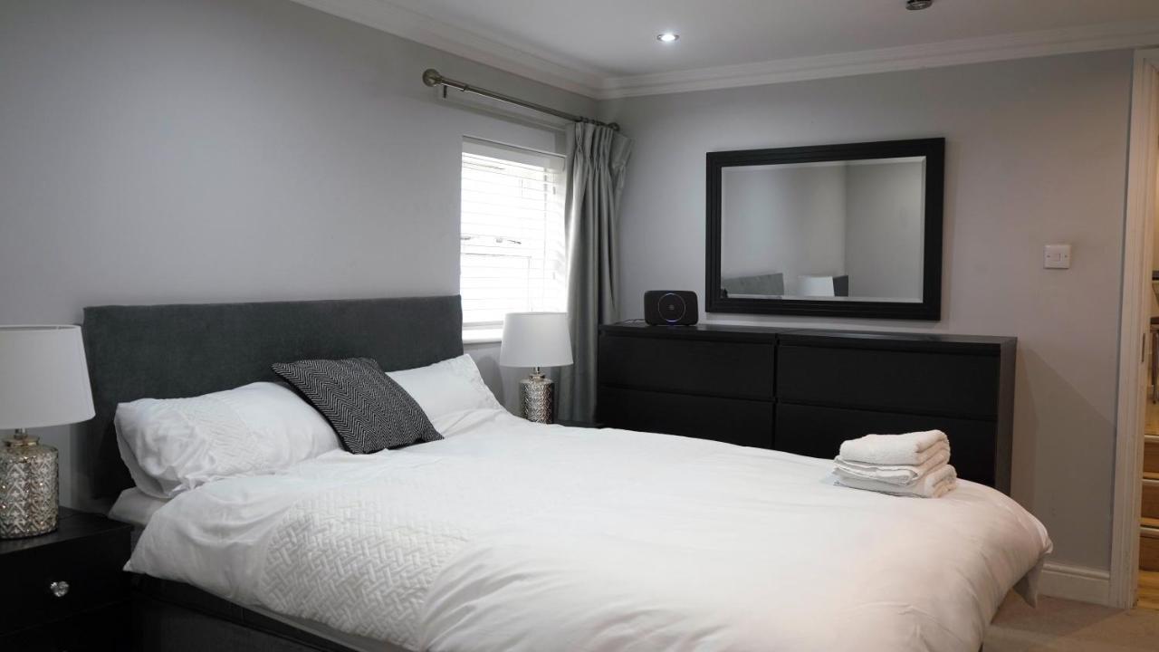 Modern & Spacious Leeds City Centre With Parking - Sleeps 5