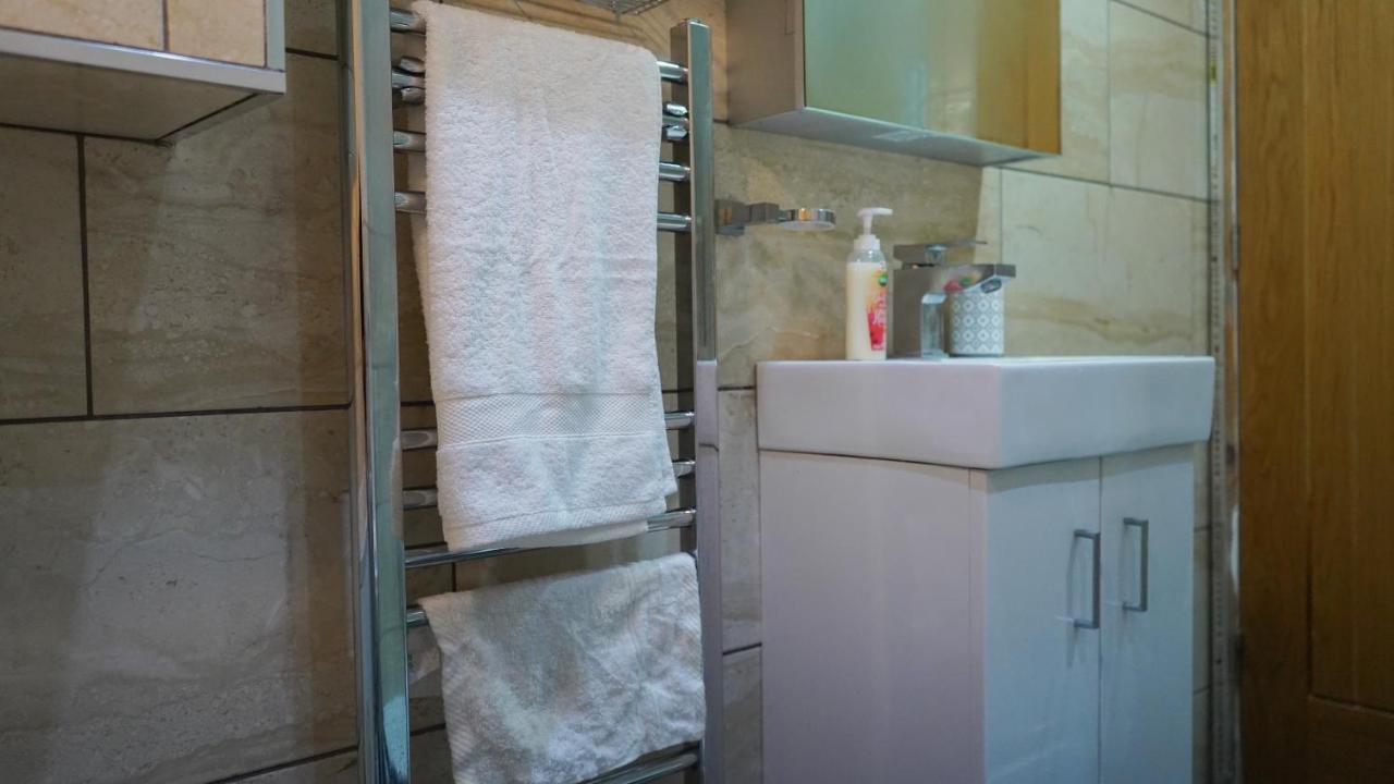 Apartment Modern & Spacious Leeds City Centre With Parking - Sleeps 5 Leeds (West Yorkshire)
