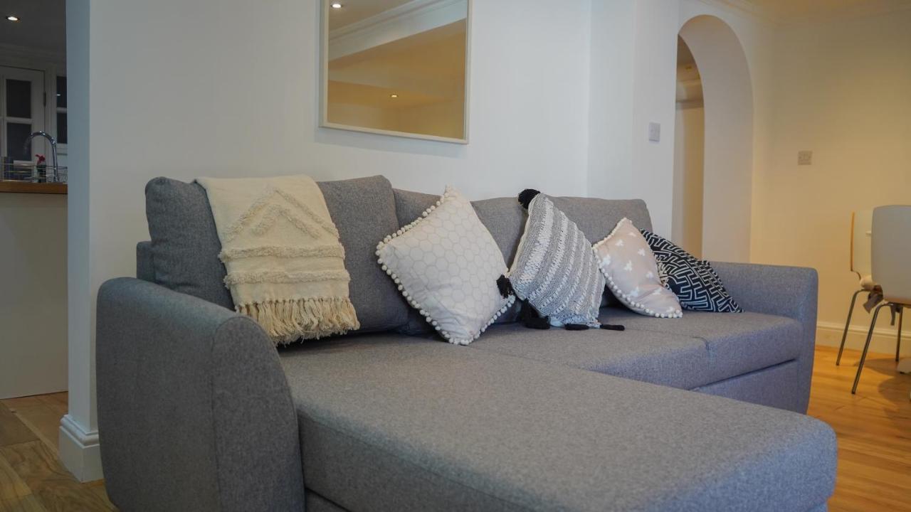 Modern & Spacious Leeds City Centre With Parking - Sleeps 5 Leeds (West Yorkshire)