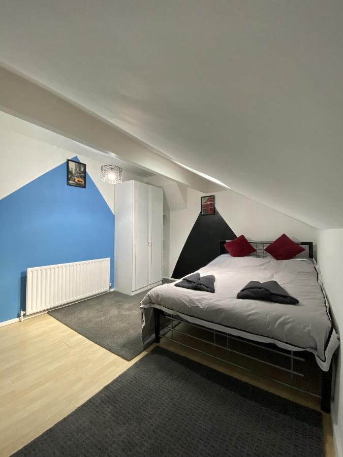Modern 2 Bedroom Flat Close To Centre *