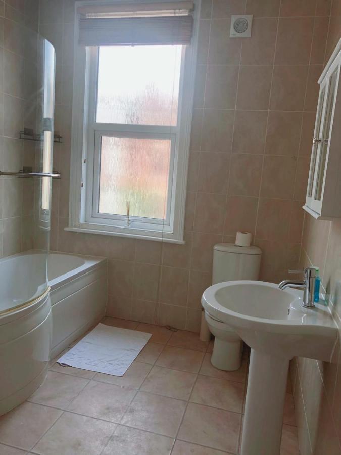 Holiday home Spacious 3 Bedroom House Sleep 6 *