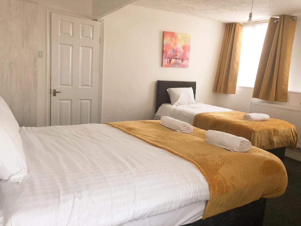 Spacious 3 Bedroom House Sleep 6