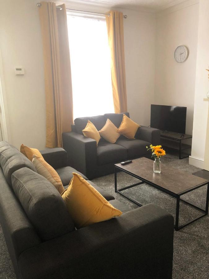 Spacious 3 Bedroom House Sleep 6